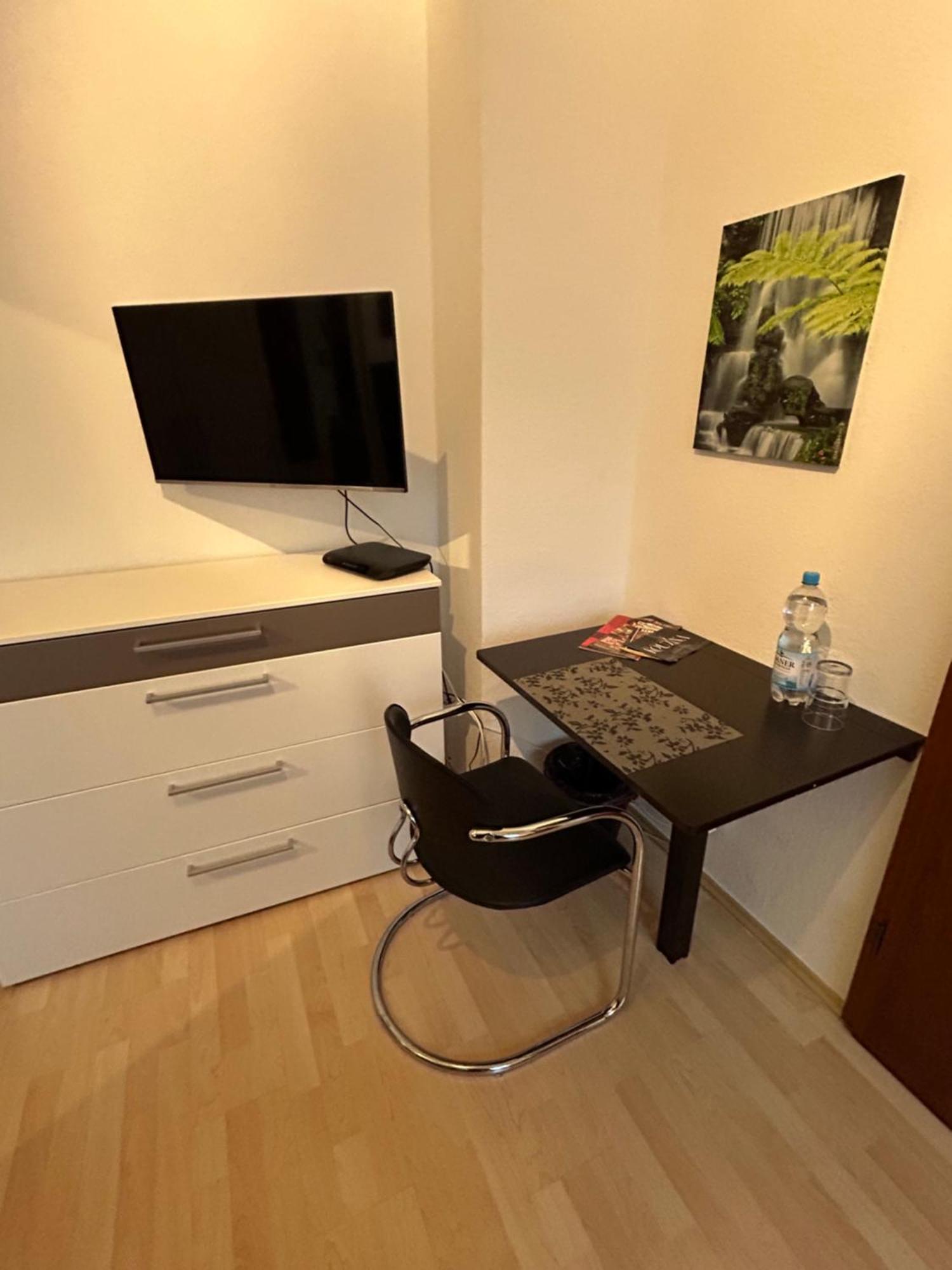 Privatzimmer Haus Gruenewald Solingen Buitenkant foto